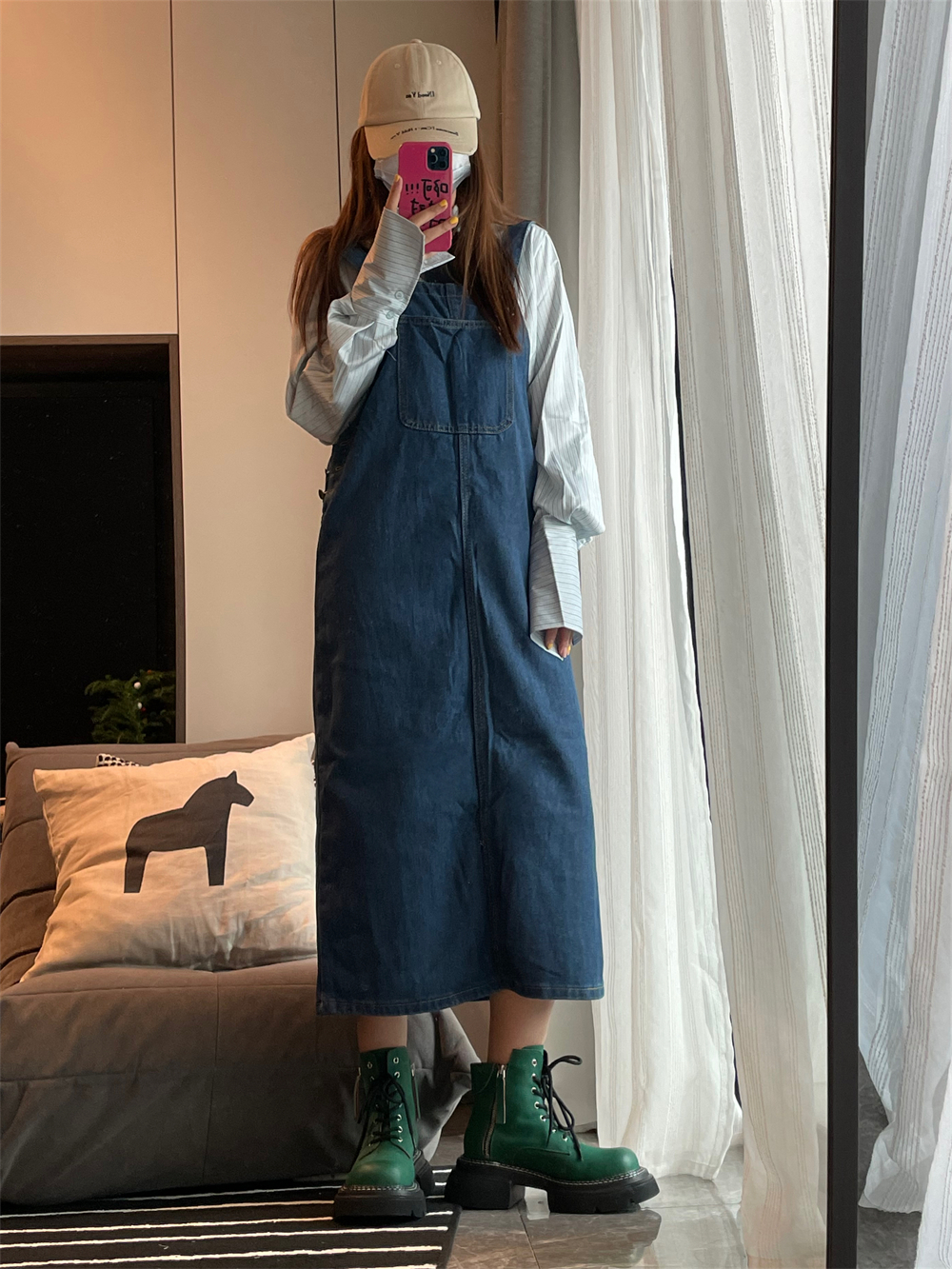 蓝色复古牛仔背带连衣裙女2023休闲减龄港味开叉显瘦小个子中长裙