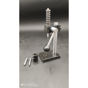 田宫四驱车无限制四驱车冲压机四驱车组装工具