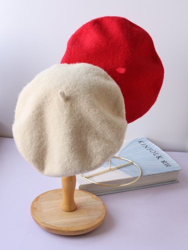 逛街喜庆日本贝雷帽女