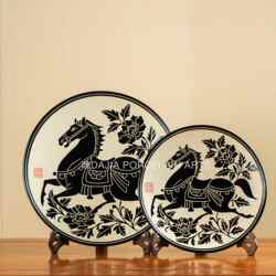 磁州窑陶瓷装饰盘中国风马年生肖盘黑刻花釉工艺品摆件礼盒装