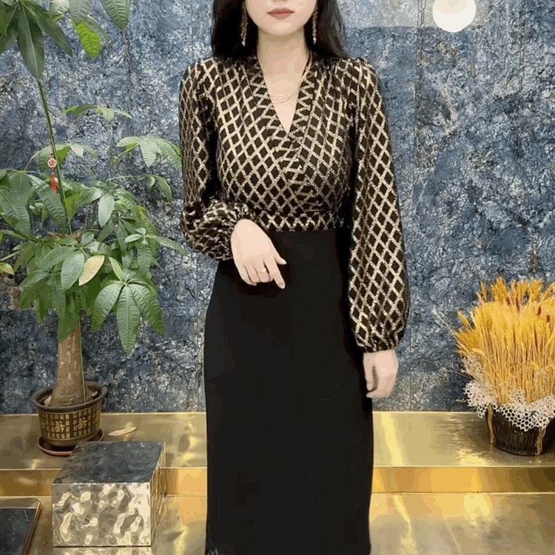 烫金格子V领灯笼袖T恤打底衫女高级感法式小衫潮港风修身黑色上衣