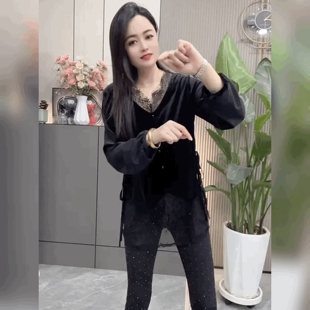 金丝绒V领T恤衬衫气质黑色法式上衣中长款法式打底衫蕾丝拼接T恤