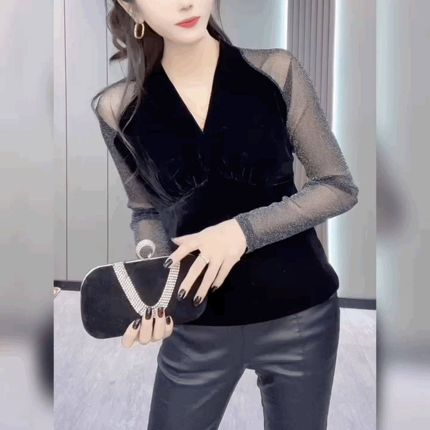 小香风轻奢气质打底衫修身法式黑色上衣V领丝绒拼接蕾丝网纱T恤女,女装/女士精品,T恤,淘宝优惠券,粉丝福利购,淘宝优惠卷