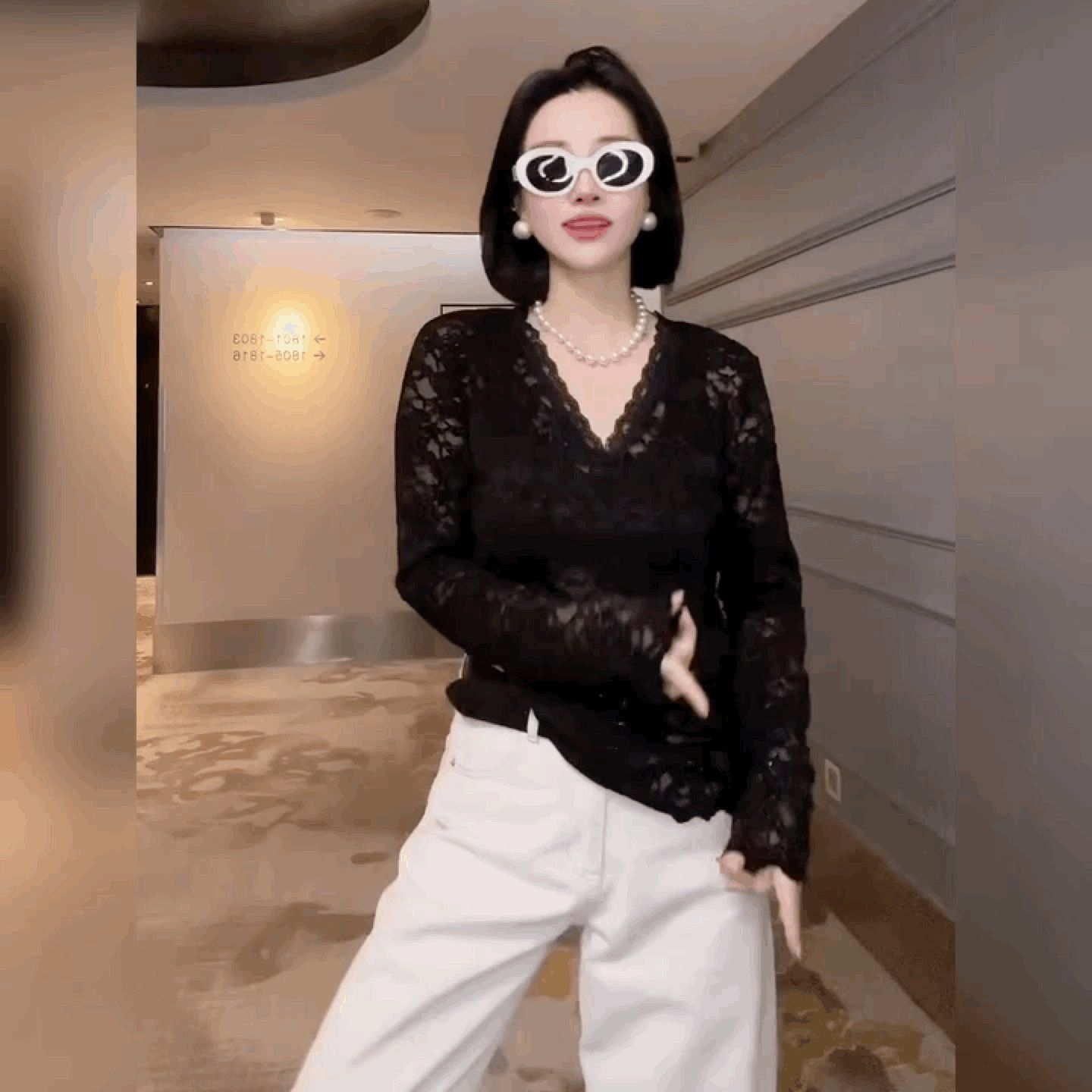 V领纯欲风蕾丝植绒打底衫女