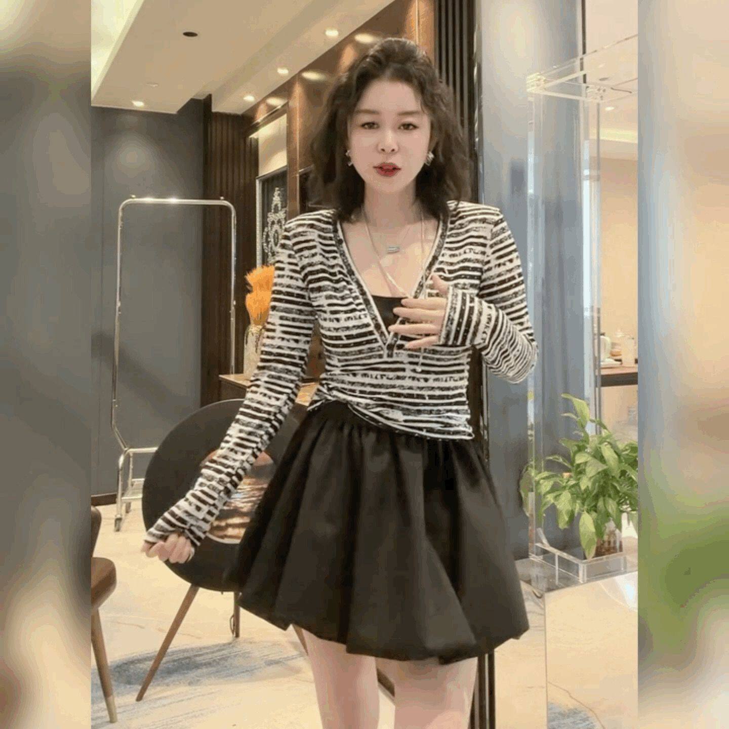 设计感小众时尚T恤气质修身显瘦打底衫设计感法式深V领条纹上衣女
