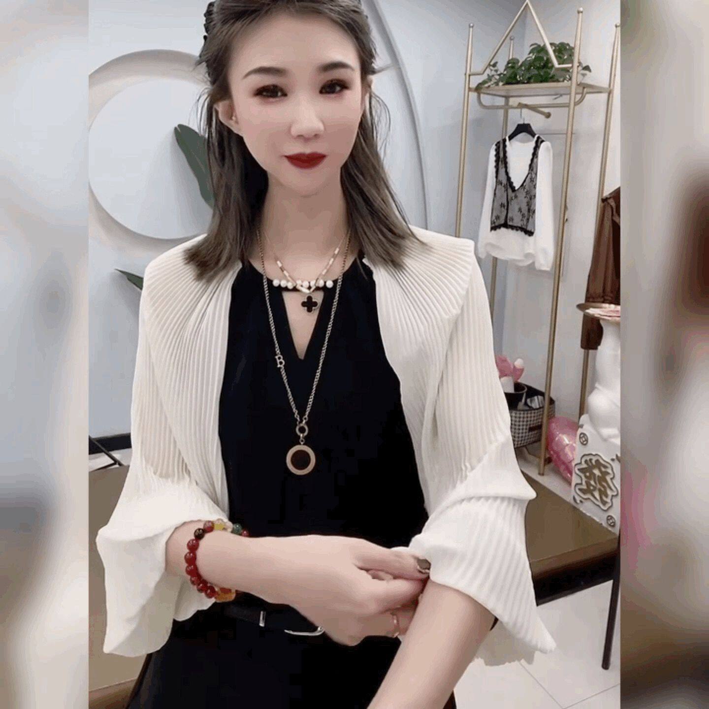 法式轻奢灯笼袖T恤小衫女压褶镂空时尚打底衫高级感圆领黑色上衣