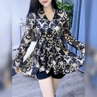 收腰T恤衬衫 蕾丝网纱碎花打底衫 V领遮臀上衣气质中长款 法式 女 修身