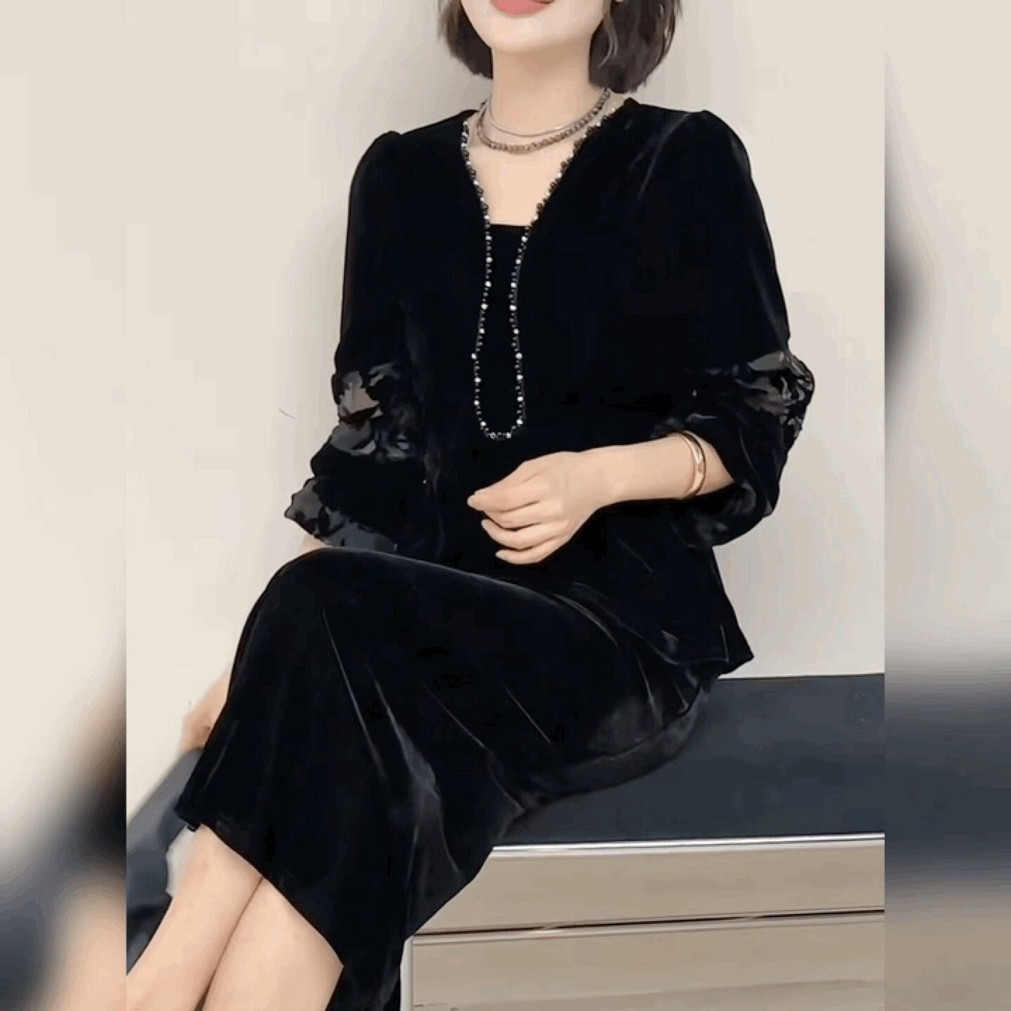 V领蕾丝植绒拼接丝绒T恤灯笼袖衬衫女法式黑色上衣轻奢修身打底衫
