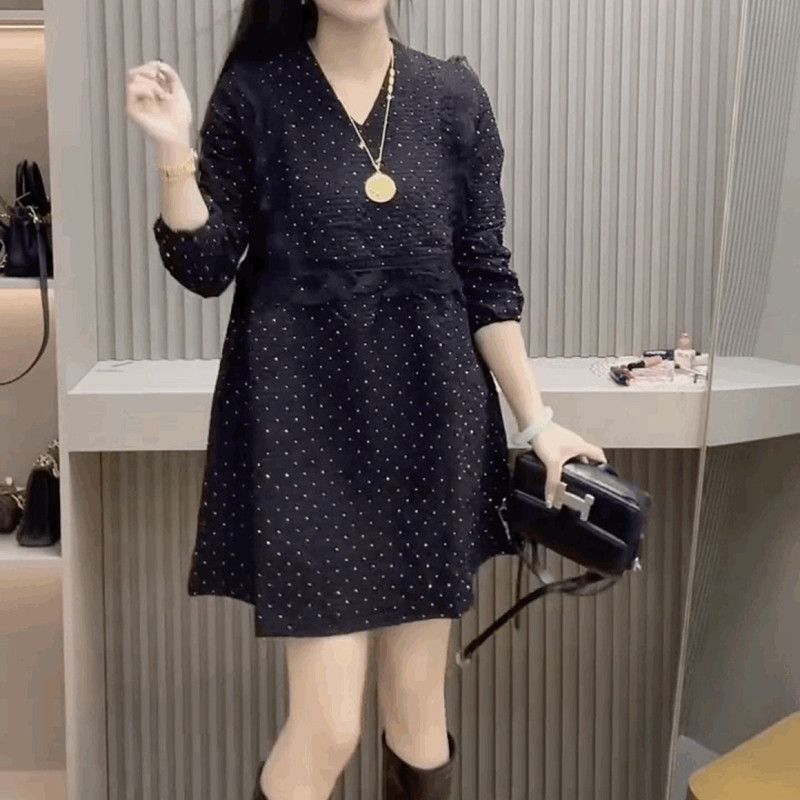 小香风时尚V领烫钻娃娃连衣裙女装宽松遮臀洋气中长款蕾丝边裙子