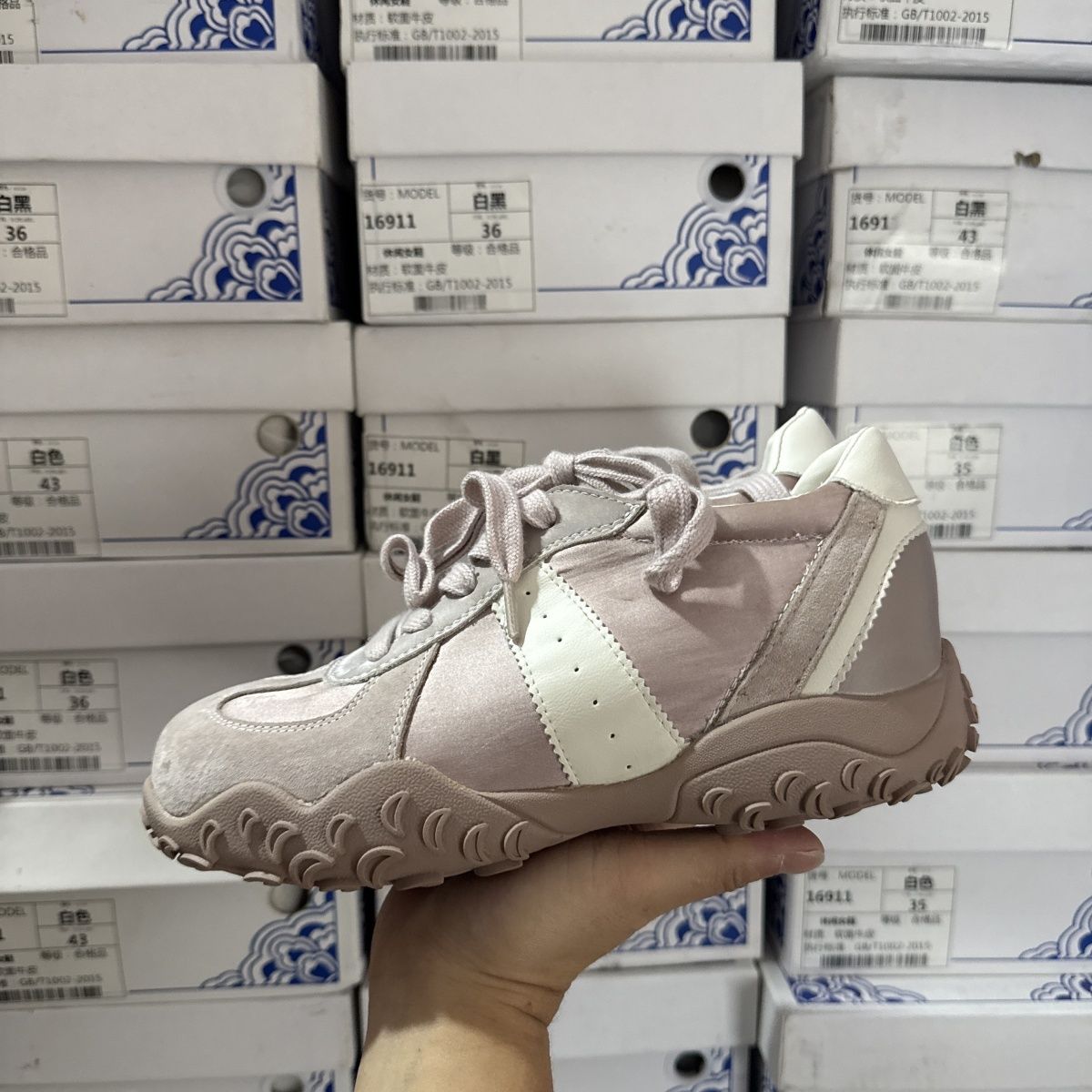 轻便品牌撤柜断码厚底真皮德训鞋女春秋宽松休闲运动工装登山旅游