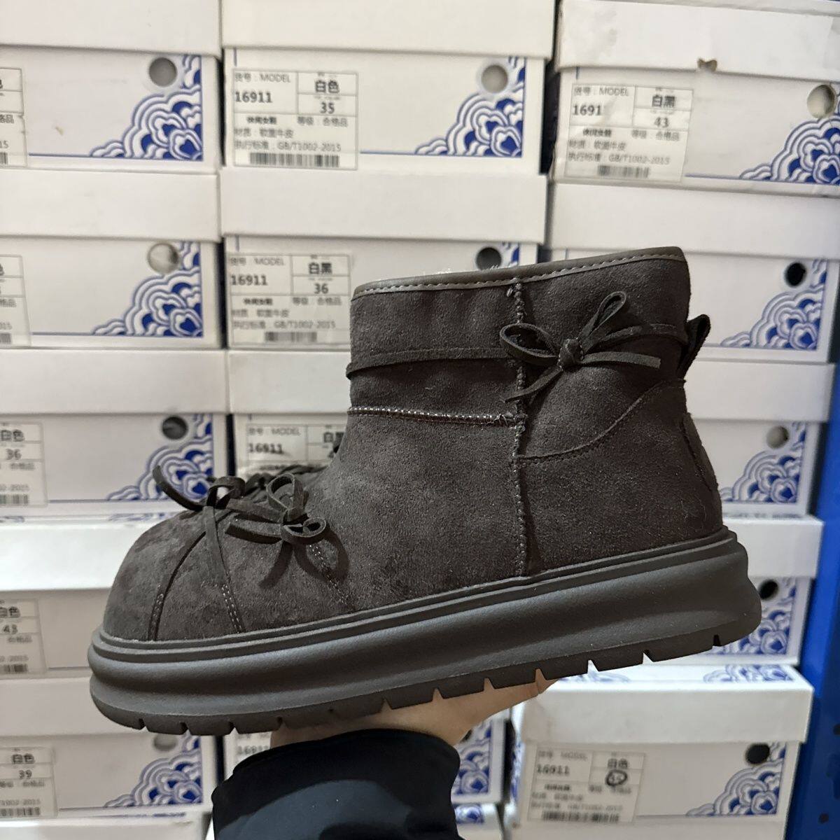 防滑商场撤柜断码厚底真皮雪地靴女冬季加绒保暖新款磨砂棉鞋软底