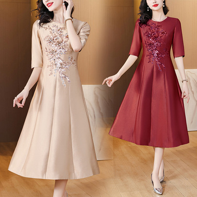 喜婆婆婚宴装礼服裙2023秋季新款年轻妈妈装时尚气质绣花连衣裙