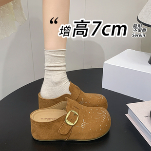 2026秋季内增高包头拖女一脚蹬外穿半拖皮带扣增高7cm懒人勃肯鞋