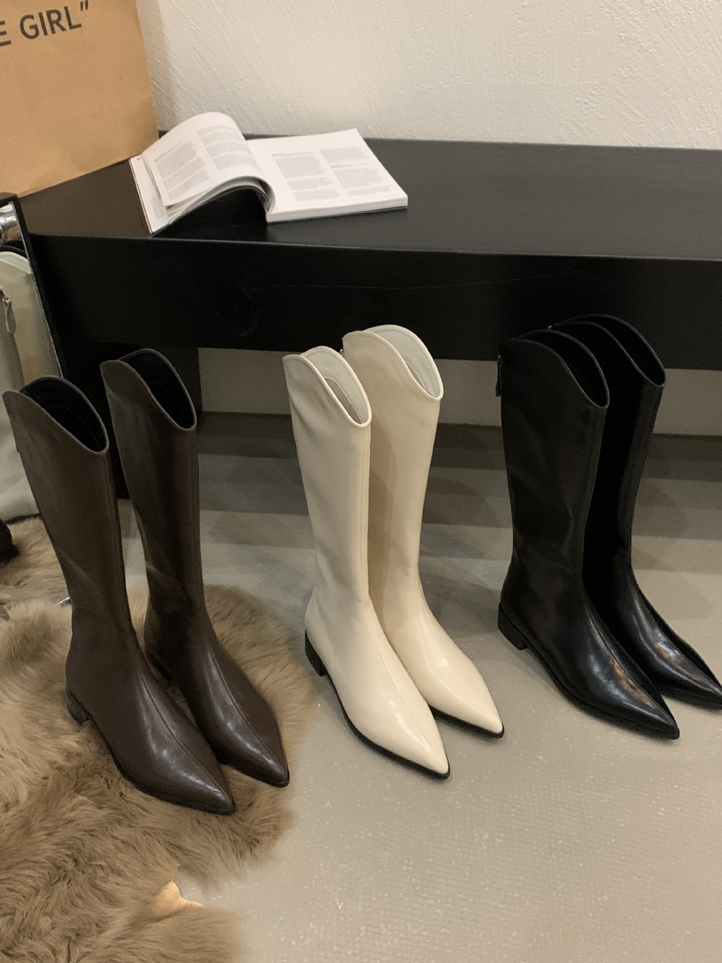 2022冬尖头黑色低跟长靴女不过膝粗跟长筒靴高筒骑士靴 v口西部靴