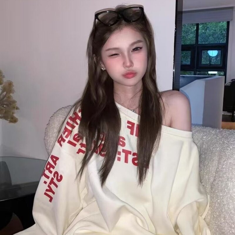 美式辣妹字母印花斜肩卫衣女2026春秋休闲宽松韩系慵懒风薄款上衣