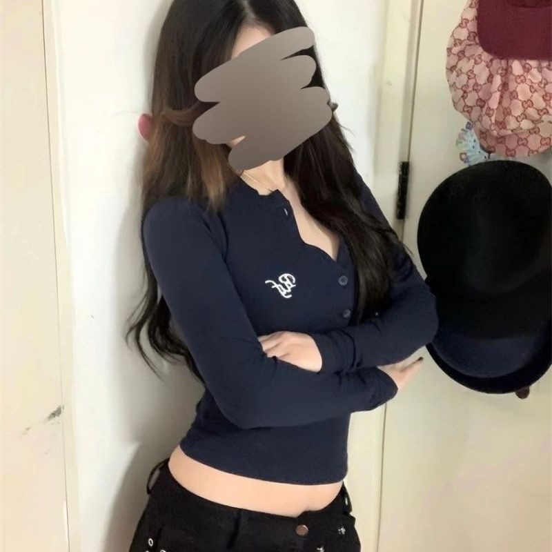 绝美纽扣刺绣设计长袖t恤女秋季2026新款修身显瘦打底衫上衣ins潮