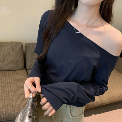2026新款设计感宽松小心机露肩长袖T恤女斜肩纯色百搭打底上衣潮