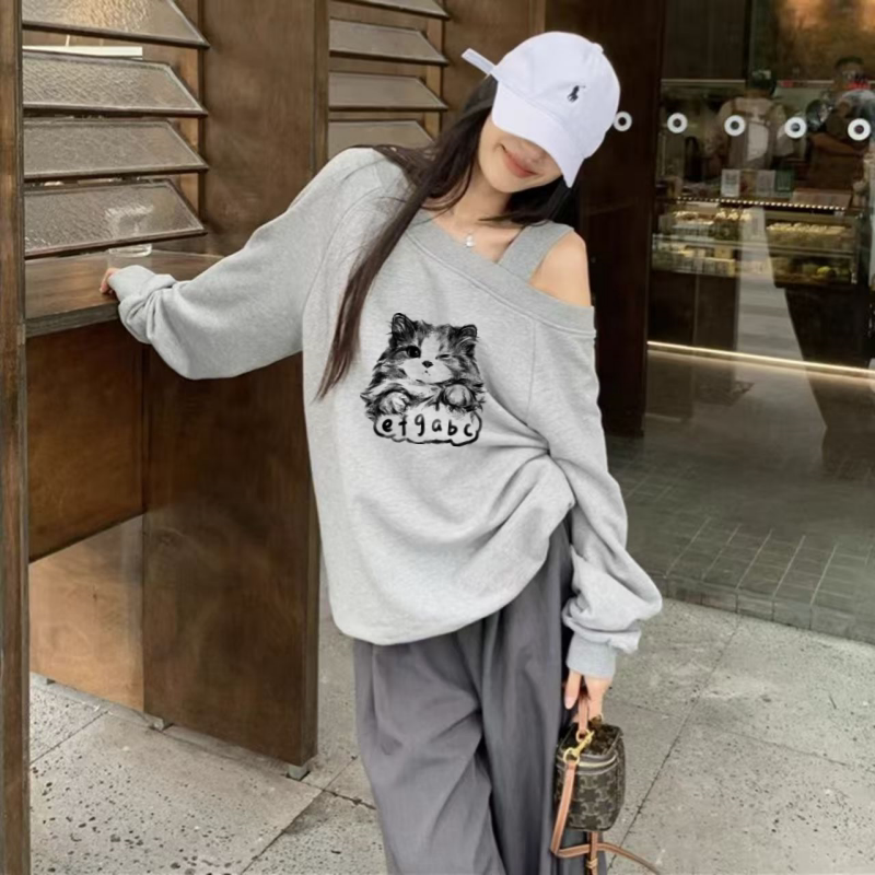 韩系套头猫咪字母印花卫衣女新款2026秋季宽松斜领露肩上衣ins潮