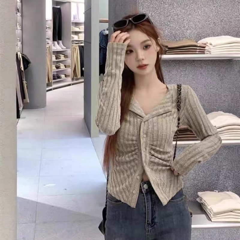 绝美个性竖条纹针织衫外套女秋季新款软糯修身显瘦开衫纽扣上衣潮