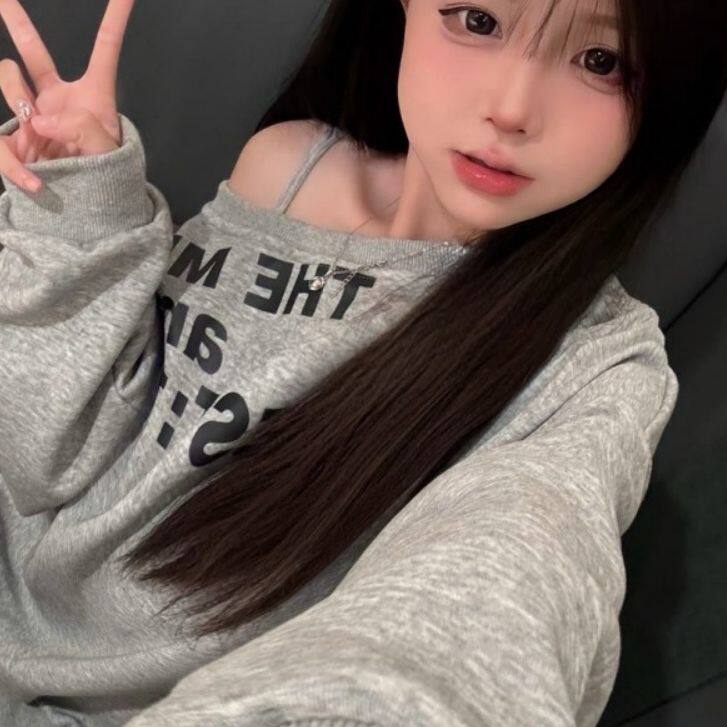 纯欲辣妹风斜肩长袖卫衣女韩版chic辣妹露锁骨宽松设计感小众上衣