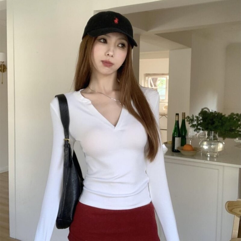2026年春秋季新款纯欲风纯色V领长袖t恤女紧身显身材小众百搭上衣
