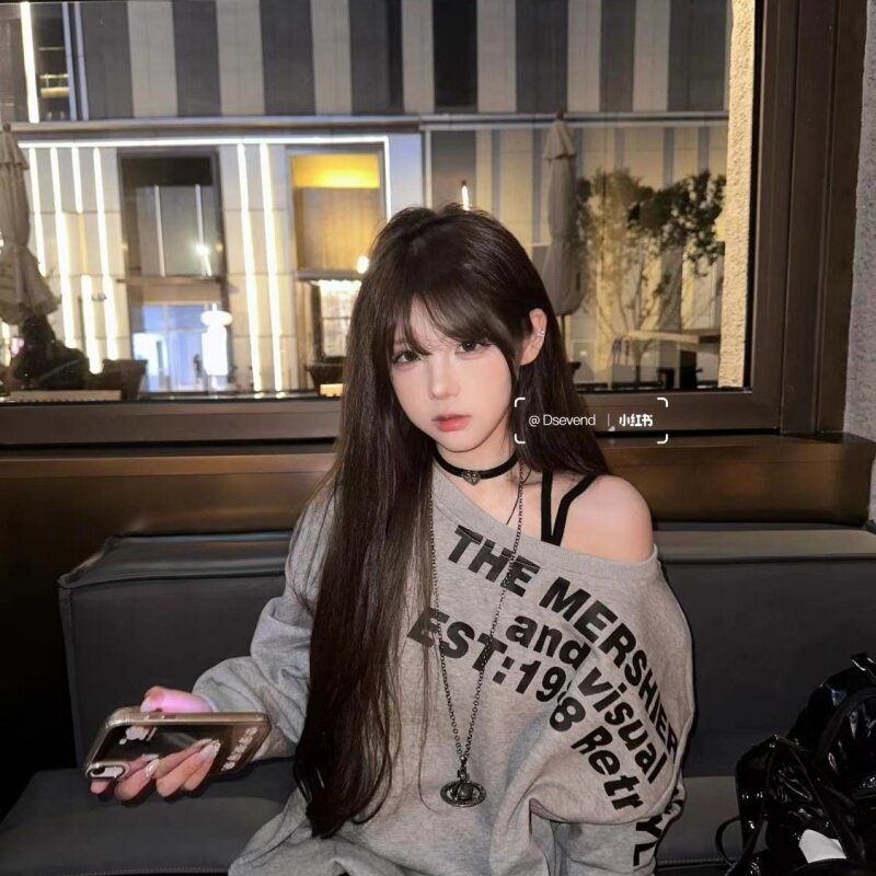美式春秋款辣妹印花字母卫衣女新款设计感宽松慵懒风斜肩长袖上衣