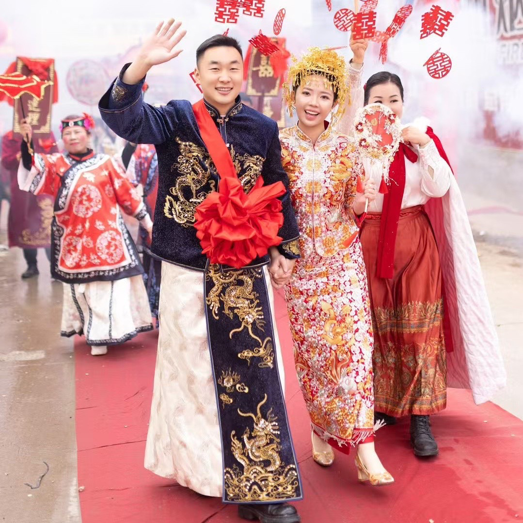 褂后皇龙凤褂出租手工中式结婚新娘龙凤裙褂礼服秀禾婚服嫁衣租赁