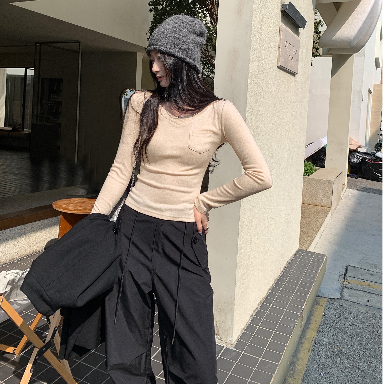 百变衣格独特口袋V领正肩打底衫T恤女秋冬2025新款修身显瘦内搭潮