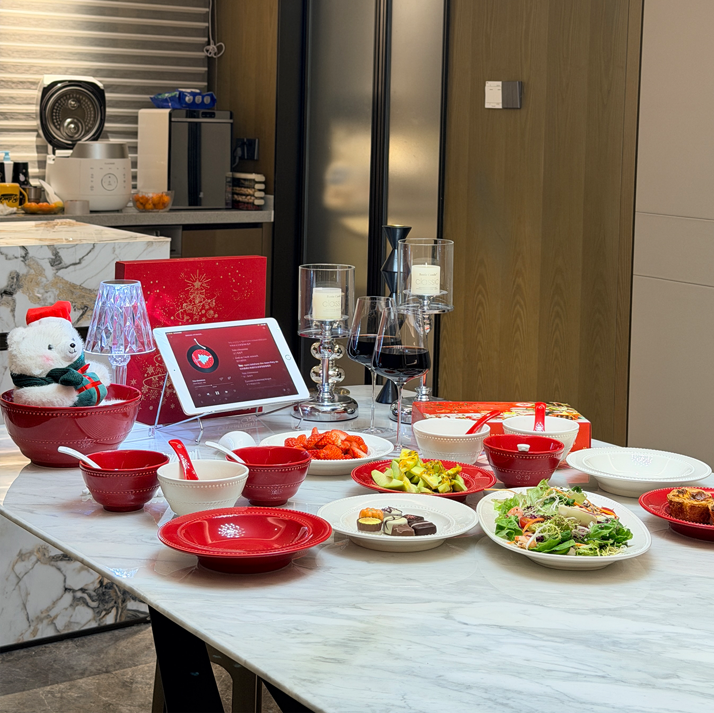 2026新款釉下彩碗盘碗碟套装家用简约浮雕陶瓷餐具乔迁碗筷盘组合