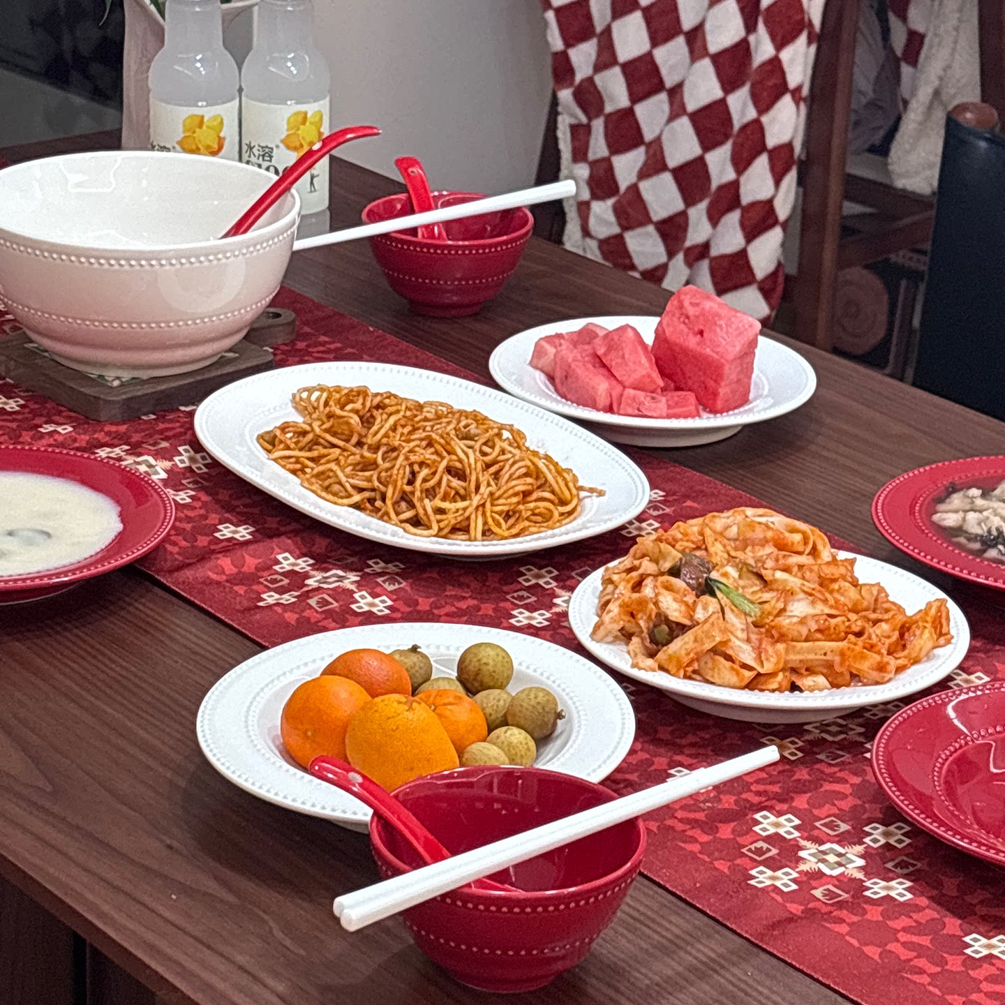 餐具釉下彩2026新款碗盘碗碟套装家用简约风陶瓷碗盘乔迁碗具送礼