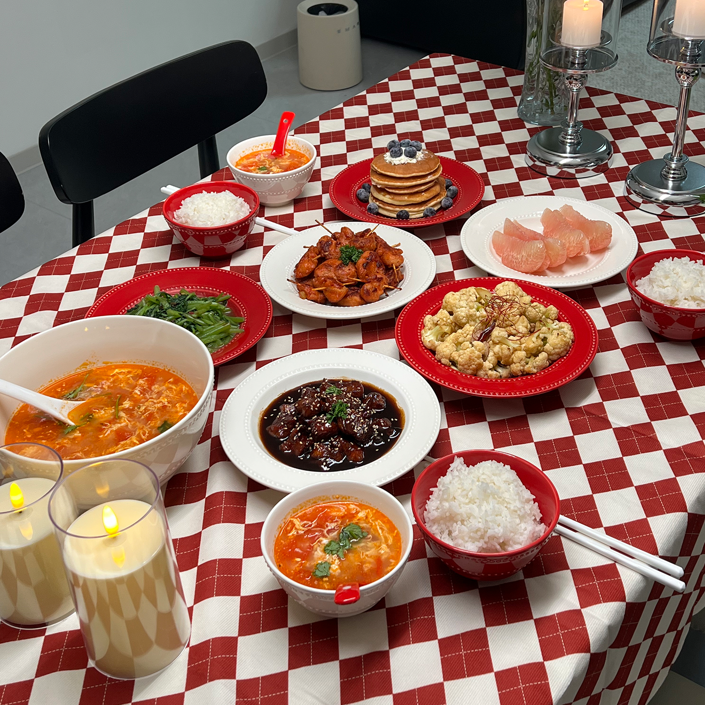 简约釉下彩2026新款碗盘碗碟套装家用高颜值浮雕陶瓷餐具乔迁送礼