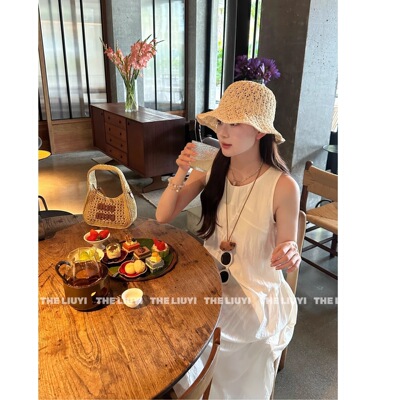 森系白色无袖背心连衣裙子女夏季新款海边度假风气质穿搭长裙
