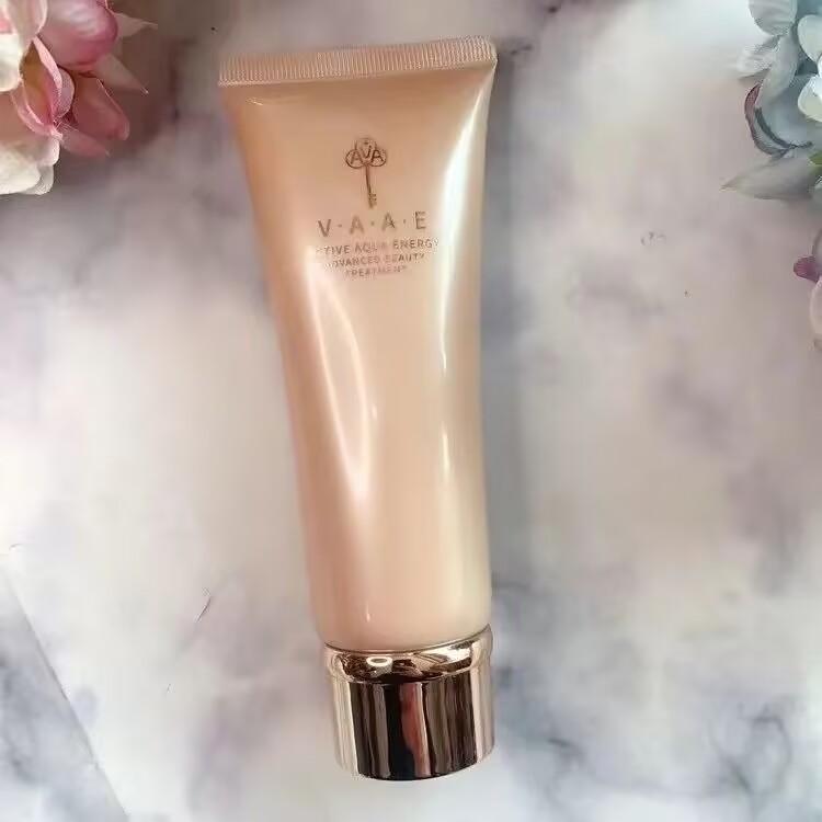 活泉鎏金奢养洁面膏深层清洁泡沫丰富柔嫩不紧绷