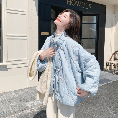 蓝色文艺洋气减龄绣花羽绒服女25