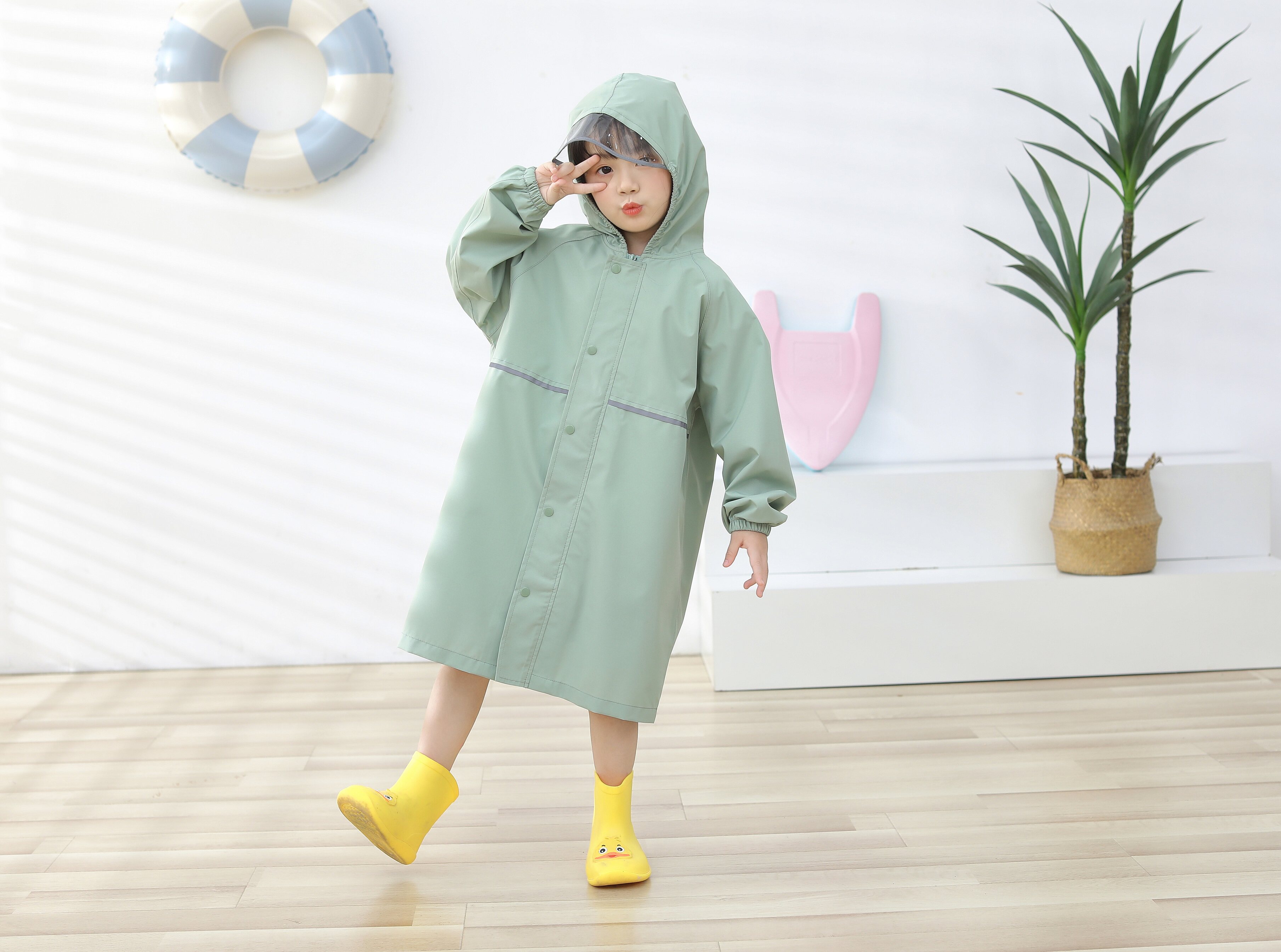 儿童雨衣轻薄防水书包位长款雨披