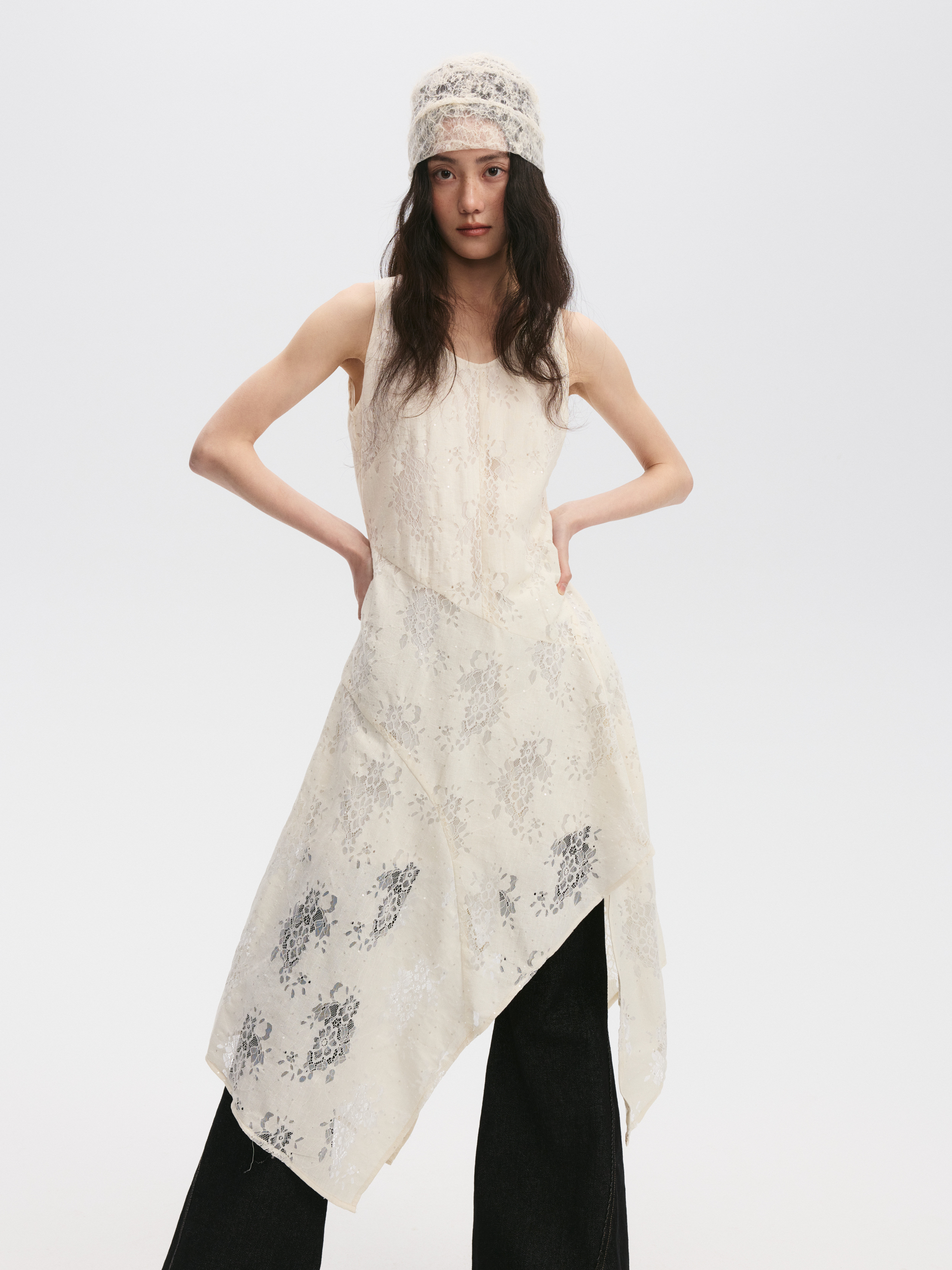 LION&CAT轻奢氛围感不规则下摆亮片蕾丝无袖米白连衣裙春夏