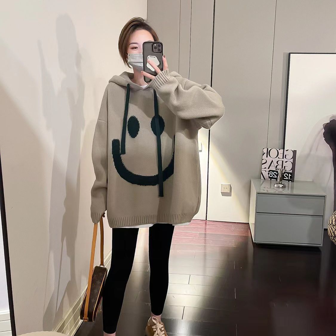软糯米色笑脸连帽毛衣女秋冬季新款慵懒风宽松外穿休闲百搭上衣