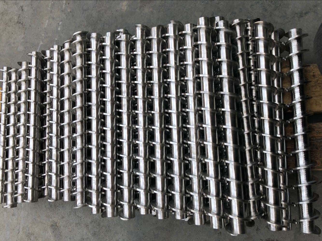 不锈钢送料螺杆丝杆 绞龙 螺旋轴 研发输送杆 进料螺杆 出料螺旋