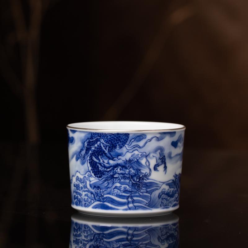 青花描银鱼化龙直口杯赋春寻隐