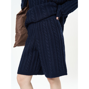 卢浮早春新款韩版时髦扭花羊毛针织套装休闲裤柔软亲肤显瘦短裤女