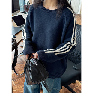 卢浮早春新款韩版简约运动感条纹套头毛衣挺括有型显瘦休闲上衣女
