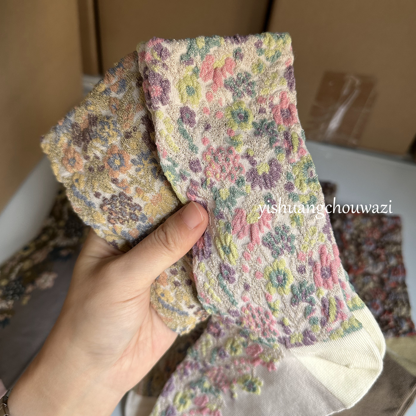 4%桑蚕丝立体浮雕花卉文艺无骨袜