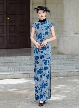 蓝色走秀旗袍2026新款年轻款少女冰丝植绒气质高端复古走秀演出服