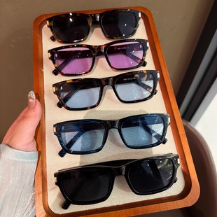 街拍气质窄框太阳镜防紫外线2025新款 复古时尚 高级感墨镜男女时尚