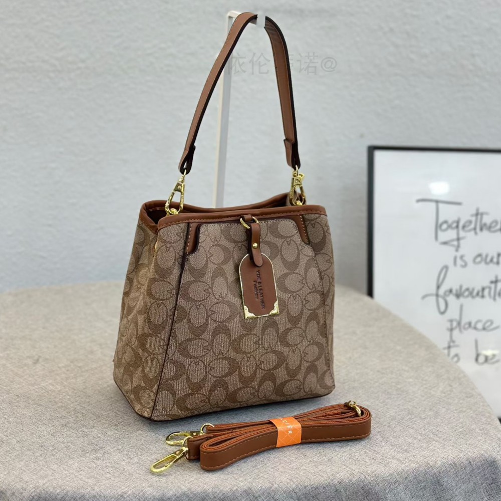 三口夹层水桶包字母PVC