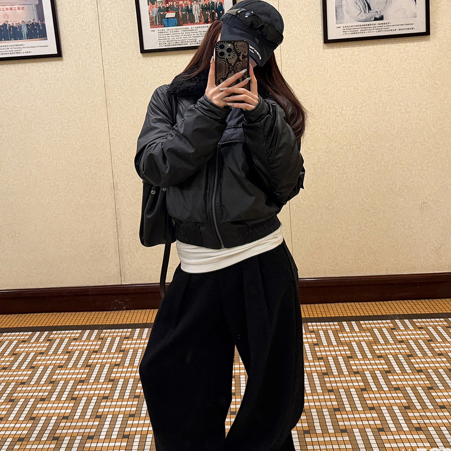 黑色90白鸭绒短款羽绒服女