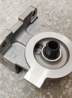 适用于现代索八ix35索九ix45新胜达起亚K5智跑佳乐速迈机油格底座