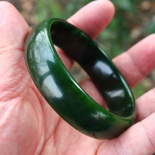 大圈口玉镯子送证书 天然新疆和田玉菠菜绿碧玉手镯宽版