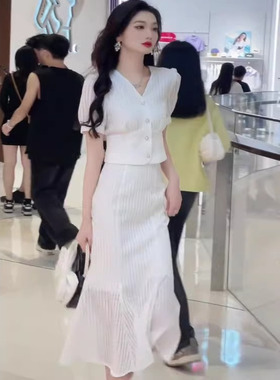 2025新款夏季女装法式高级感V领轻奢小香风收腰气质感名媛连衣裙