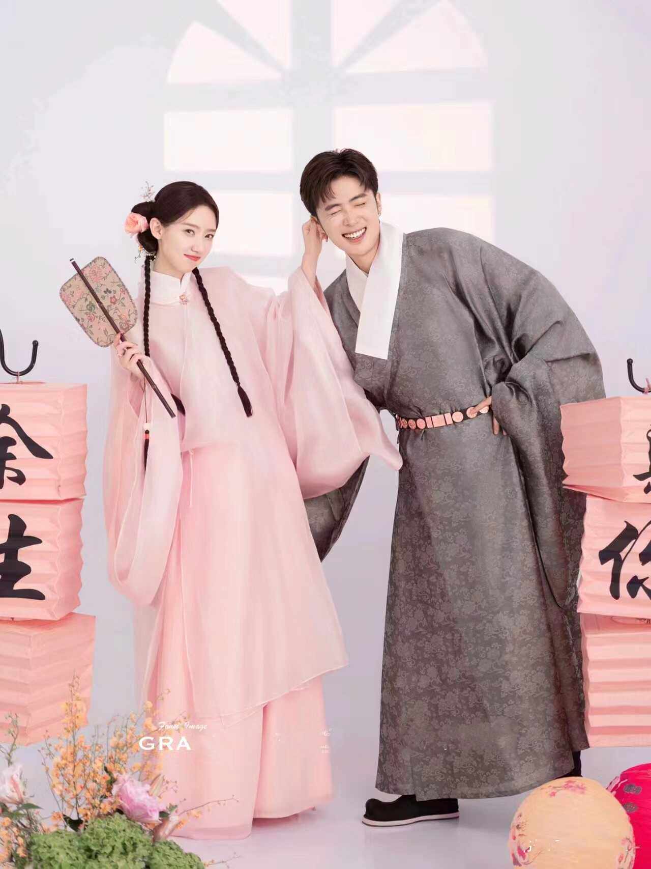 出售影楼拍摄明制汉服情侣CP粉色俏皮可爱中式古典婚纱照主题